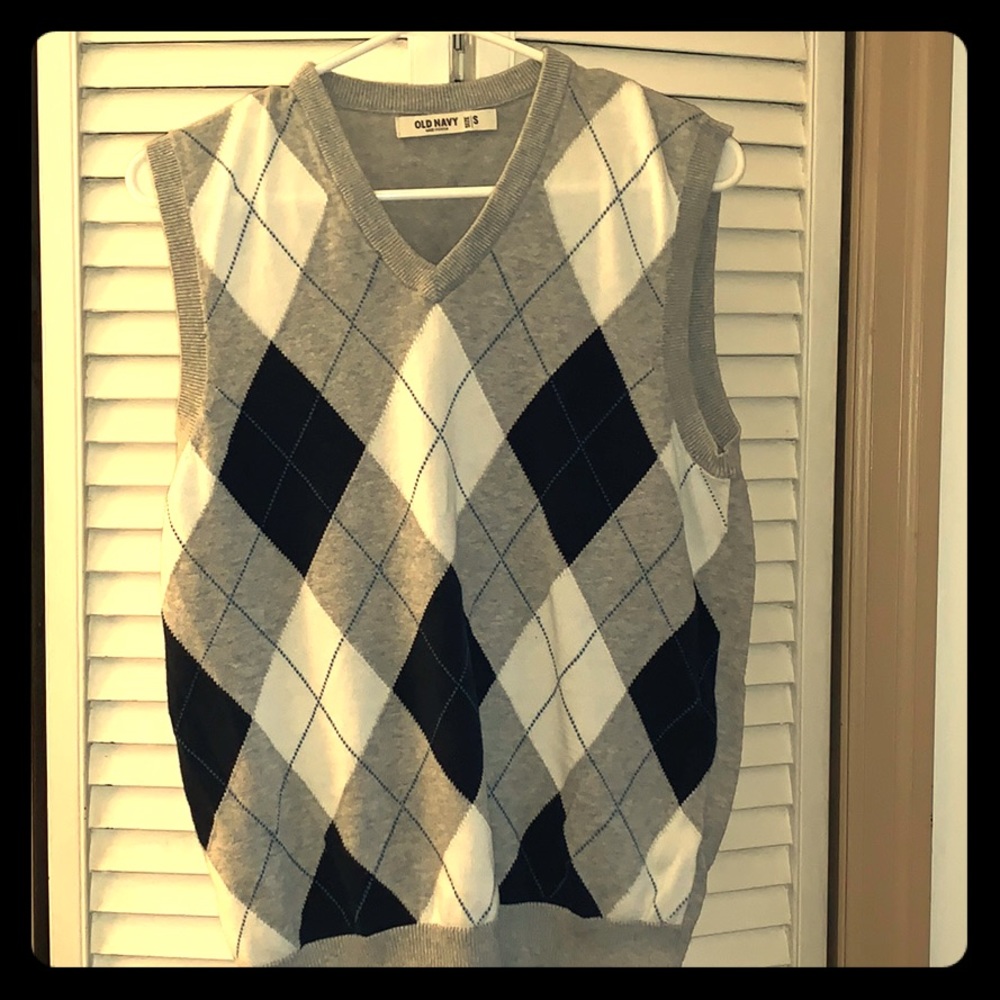 Gray Patterned v-neck sweater.